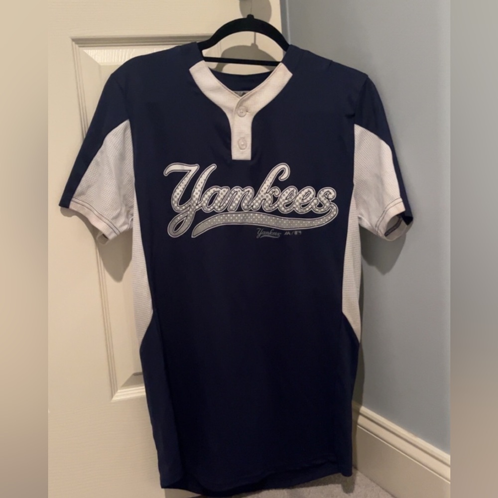 Plain men’s Yankees jersey
